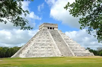 Chichén Itzá & Ik Kil Cenote Tour | Travicon’s